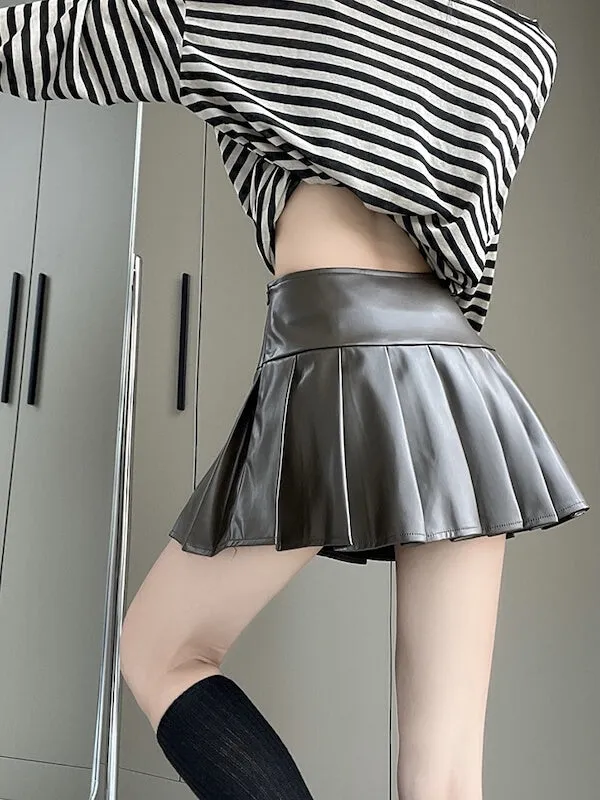 Hot girl leather pleated skirt