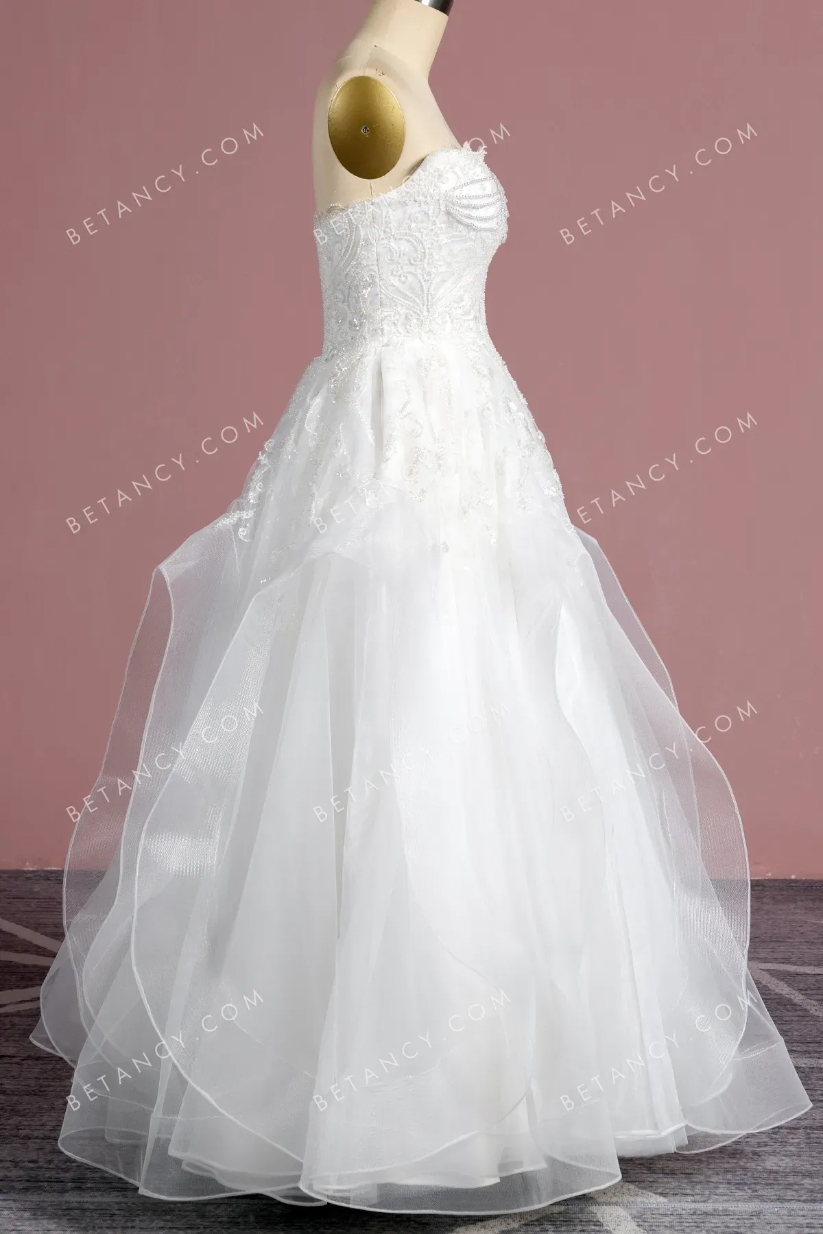 Modern Pearls Beaded Lace Flanged Tulle Bridal Dress