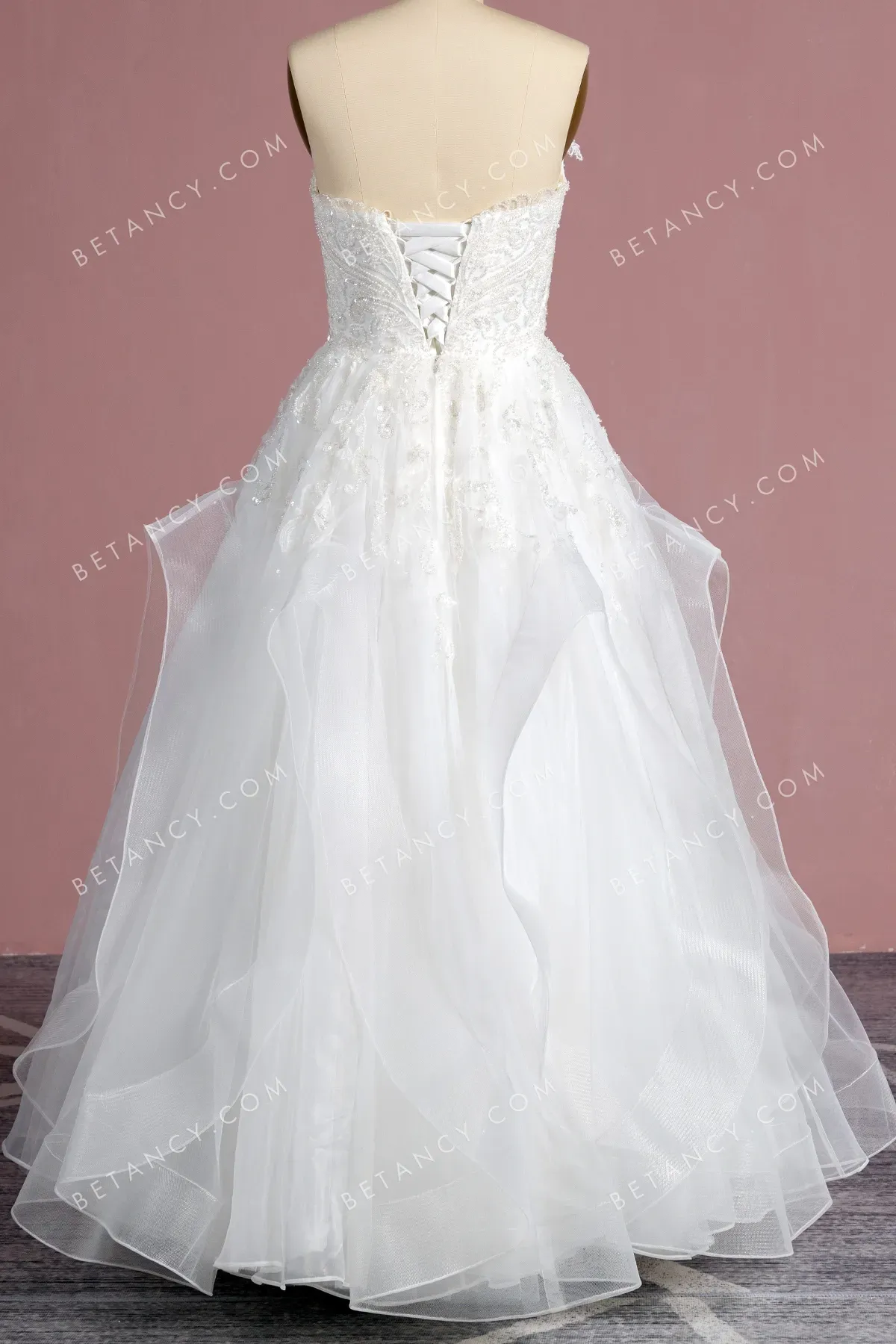 Modern Pearls Beaded Lace Flanged Tulle Bridal Dress