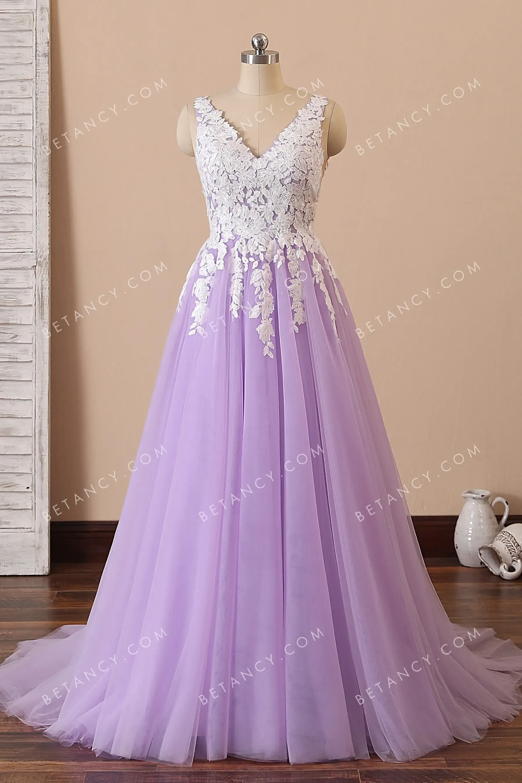 White Lace Appliqued Lilac Tulle V-neck Formal Gown