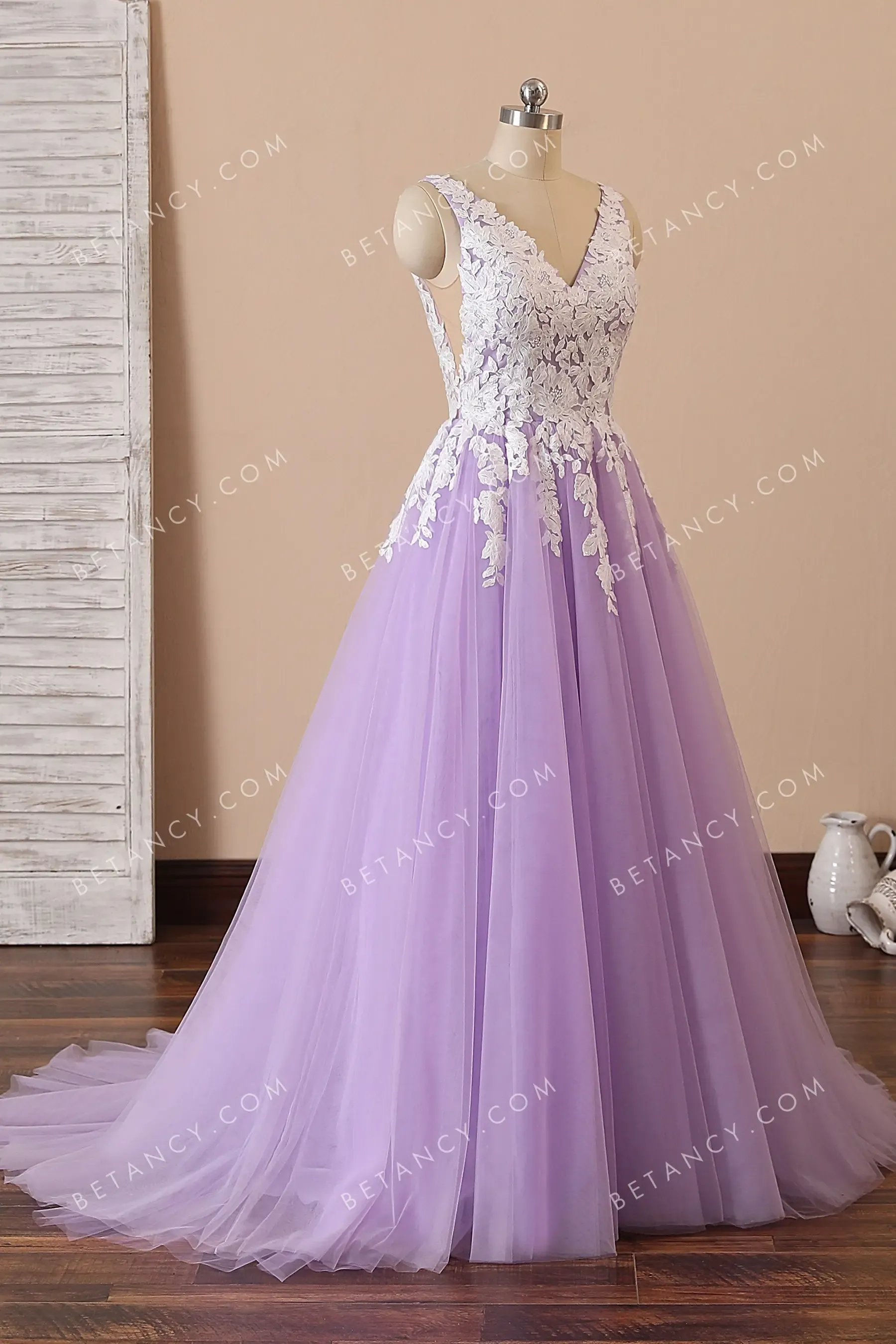 White Lace Appliqued Lilac Tulle V-neck Formal Gown